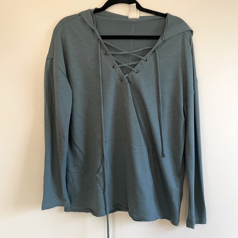 Green hooded pullover
